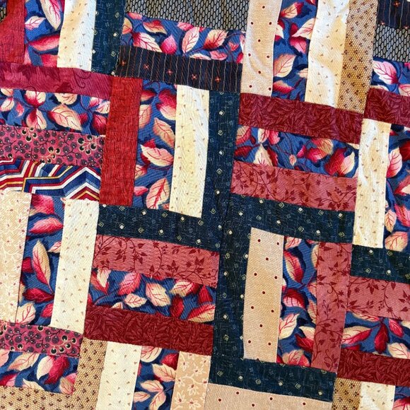 Homemade Tablecloth Patchwork 70in Round Circular Quilt Leafs Blue Maroon Tan - Picture 3 of 8